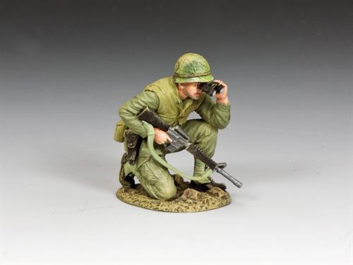 Kneeling NCO w/Binos