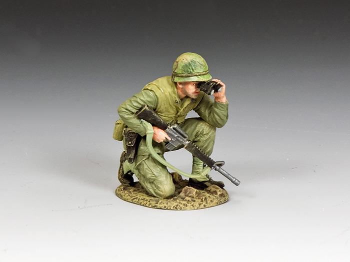 Kneeling NCO w/Binos