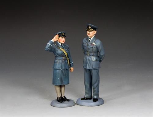 Air Chief Marshal Sir Hugh Dowding und der WAAF-Sektionsoffizier