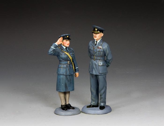 Air Chief Marshal Sir Hugh Dowding und der WAAF-Sektionsoffizier