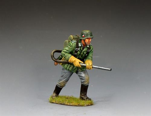 Wehrmacht infanterist rykker frem med flammekaster model-41