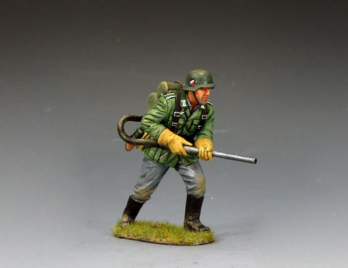 Wehrmacht infanterist rykker frem med flammekaster model-41