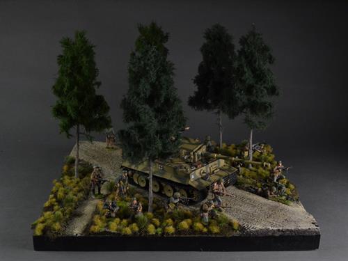 Gravelroad and paths through coniferous forest - diorama
