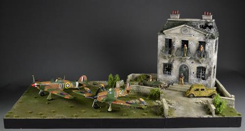 Manor house in shot and bombed condition with a large lawn - Diorama